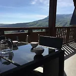 Lama-gite-des-puys T3 Lamado Vue Epoustouflante Sud Avec Grande Terrasse