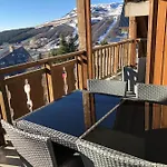 Lama-gite-des-puys T3 Lamado Vue Epoustouflante Sud Avec Grande Terrasse דירה