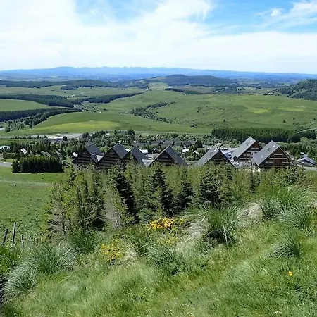 Lama-gite-des-puys T3 Lamado Vue Epoustouflante Sud Avec Grande Terrasse * سوبر بيس