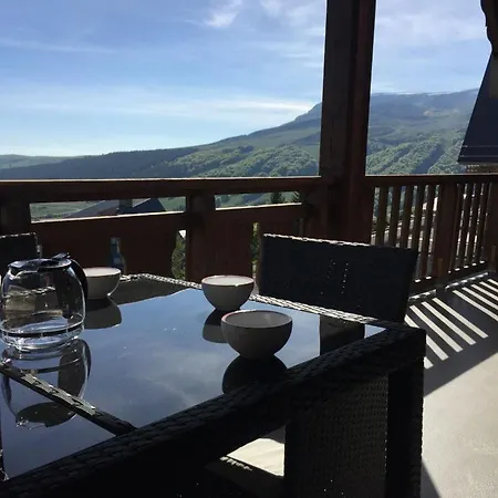 Lama-gite-des-puys T3 Lamado Vue Epoustouflante Sud Avec Grande Terrasse